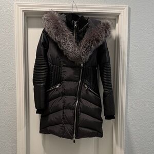 Elegant Black Fur-Trimmed Puffer Jacket